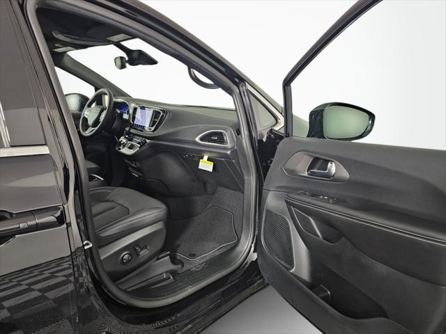 2027 Chrysler Pacifica Select AWD