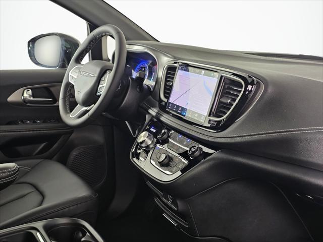 2027 Chrysler Pacifica Select AWD