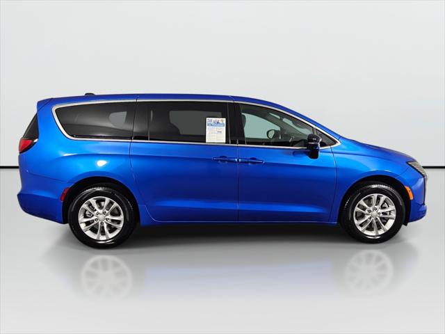 2027 Chrysler Pacifica PACIFICA SELECT AWD
