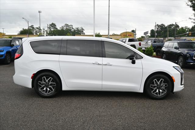 2027 Chrysler Pacifica Limited