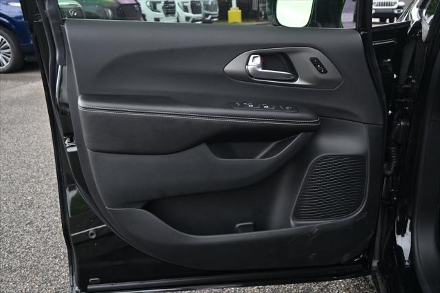 2027 Chrysler Pacifica Limited