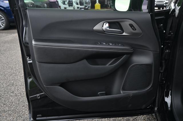2027 Chrysler Pacifica Limited