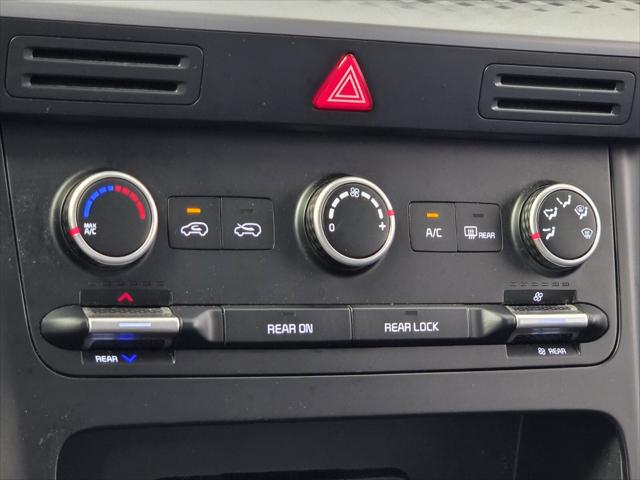 2024 Kia Carnival MPV LX Seat Package
