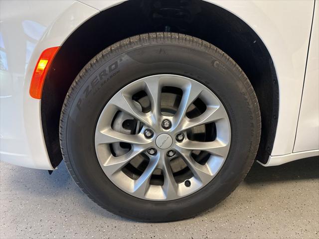 2027 Chrysler Pacifica PACIFICA SELECT AWD