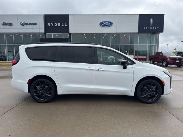 2027 Chrysler Pacifica PACIFICA LIMITED AWD