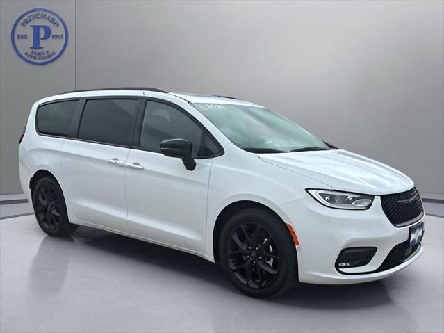 2026 Chrysler Pacifica Limited for sale in Forest City, IA
