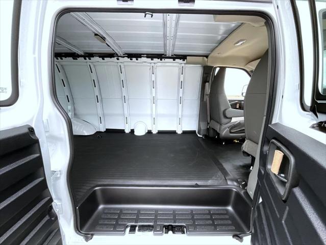 2026 Chevrolet Express Cargo Van 3500 Extended Wheelbase, WT, RWD