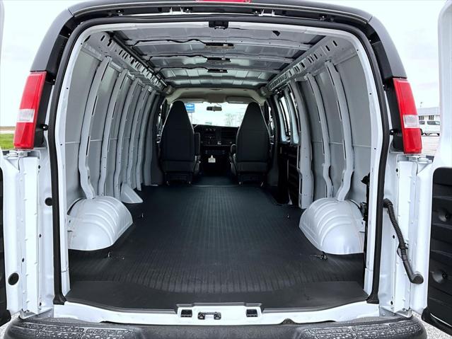 2026 Chevrolet Express Cargo Van 3500 Extended Wheelbase, WT, RWD