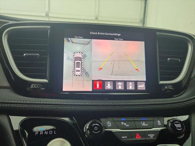 2027 Chrysler Pacifica Select
