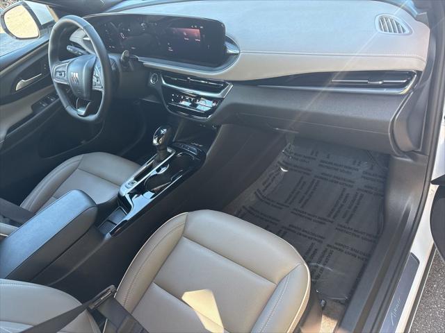 2025 Buick NV Avenir FWD