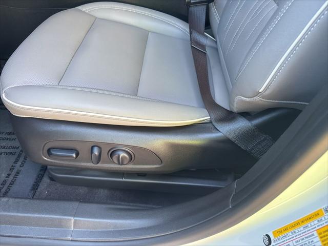 2025 Buick NV Avenir FWD