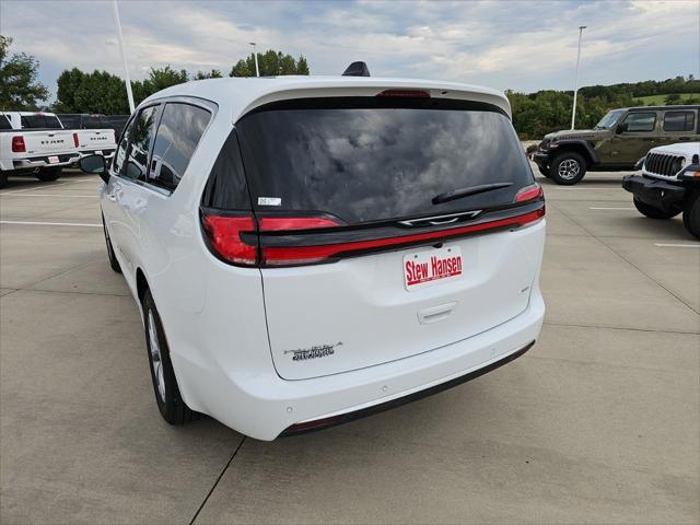2027 Chrysler Pacifica Select AWD