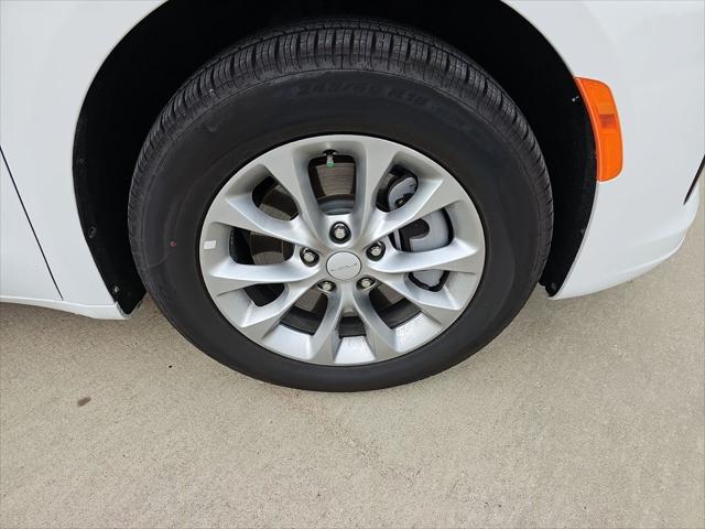 2027 Chrysler Pacifica Select AWD