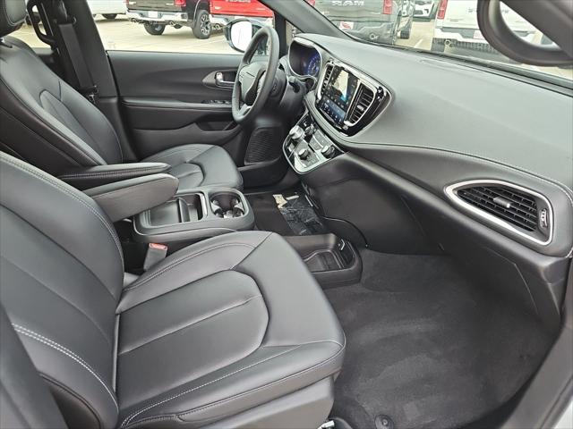 2027 Chrysler Pacifica Select AWD