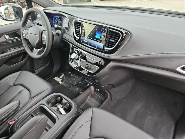 2027 Chrysler Pacifica Select AWD