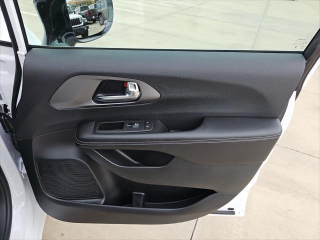 2027 Chrysler Pacifica Select AWD