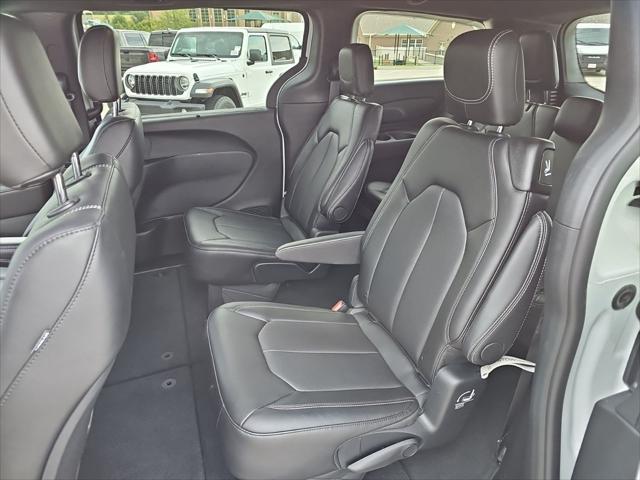 2027 Chrysler Pacifica Select AWD