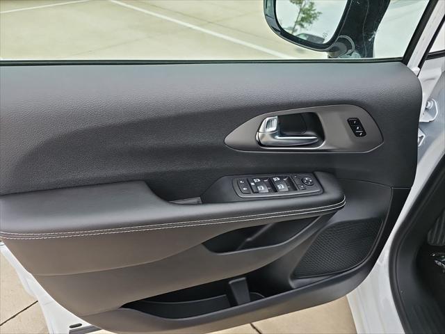 2027 Chrysler Pacifica Select AWD