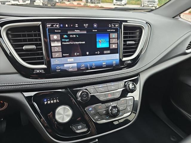 2027 Chrysler Pacifica Select AWD