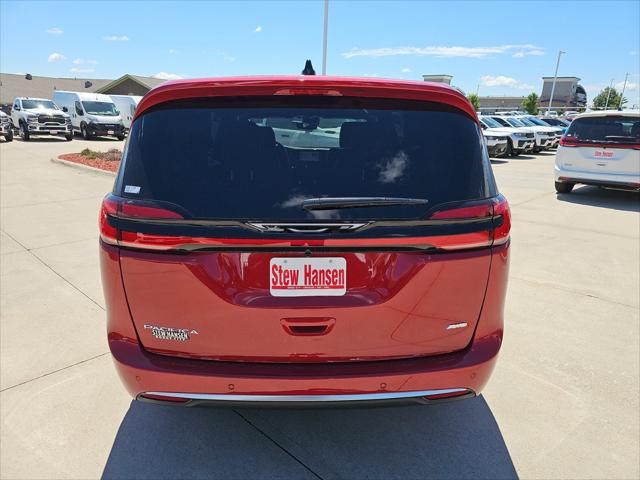 2027 Chrysler Pacifica Select AWD