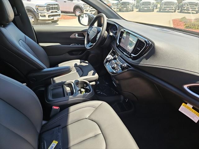 2027 Chrysler Pacifica Select AWD
