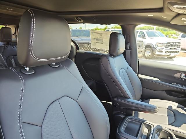 2027 Chrysler Pacifica Select AWD
