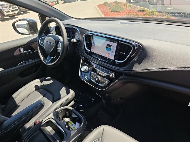 2027 Chrysler Pacifica Select AWD