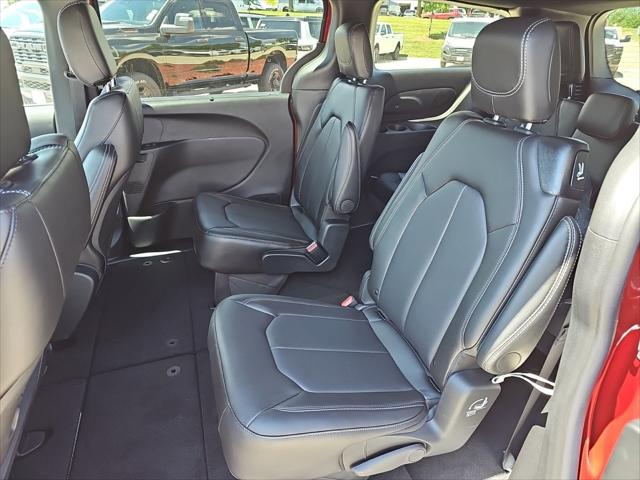 2027 Chrysler Pacifica Select AWD