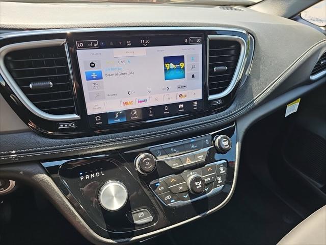 2027 Chrysler Pacifica Select AWD