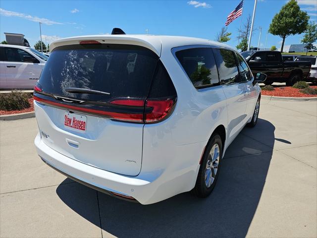 2027 Chrysler Pacifica Select AWD