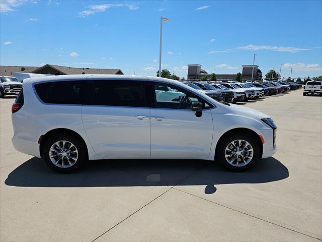 2027 Chrysler Pacifica Select AWD