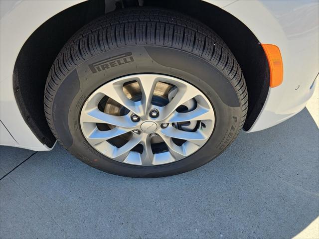 2027 Chrysler Pacifica Select AWD