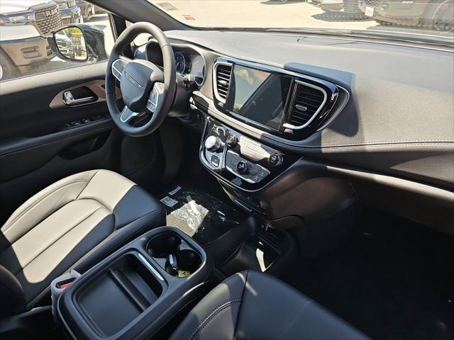 2027 Chrysler Pacifica Select AWD