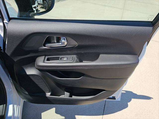 2027 Chrysler Pacifica Select AWD