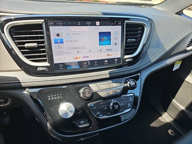 2027 Chrysler Pacifica Select AWD