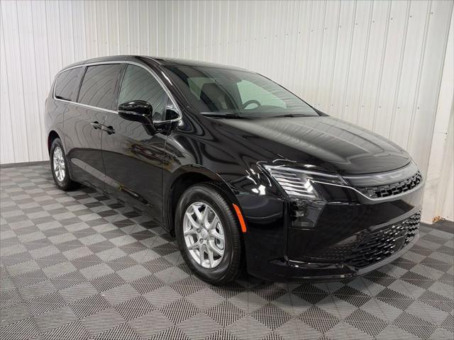 2027 Chrysler Pacifica Select for sale in Celina, OH