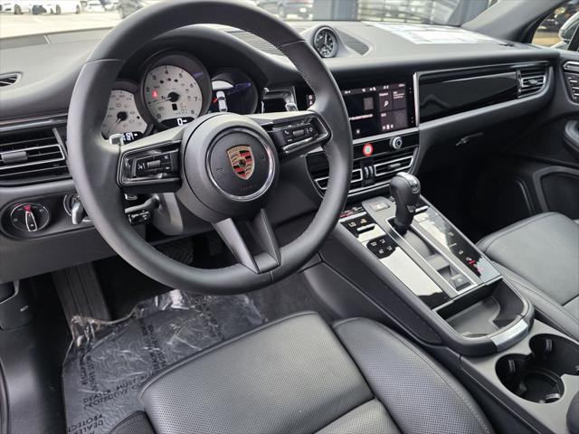 2025 Porsche Macan Unknown