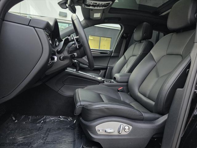 2025 Porsche Macan Unknown