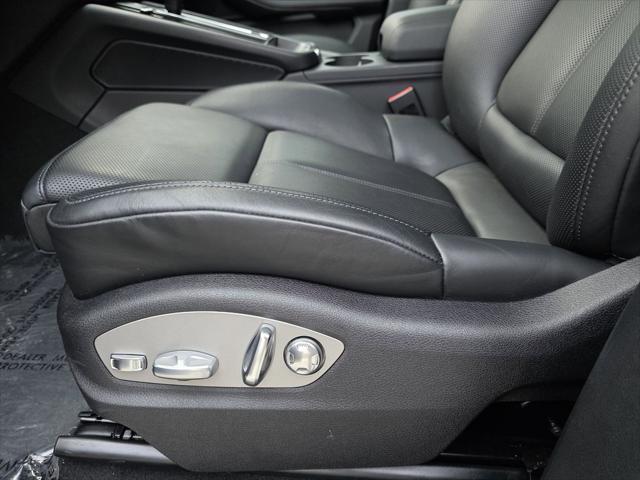 2025 Porsche Macan Unknown