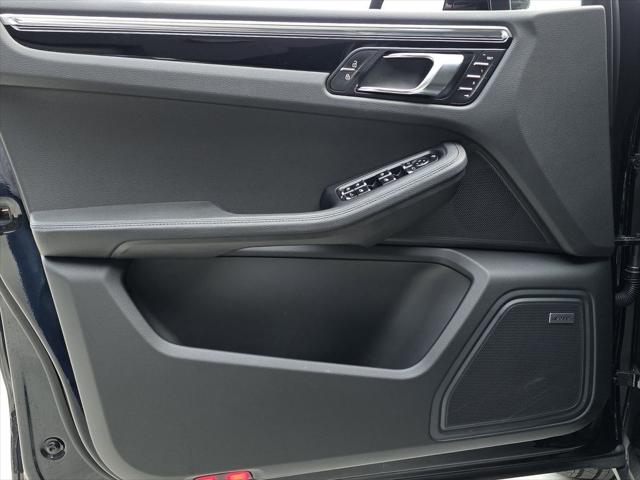 2025 Porsche Macan Unknown