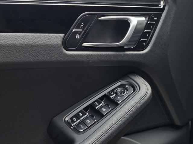 2025 Porsche Macan Unknown