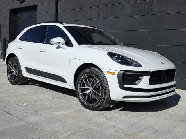 2025 Porsche Macan Unknown