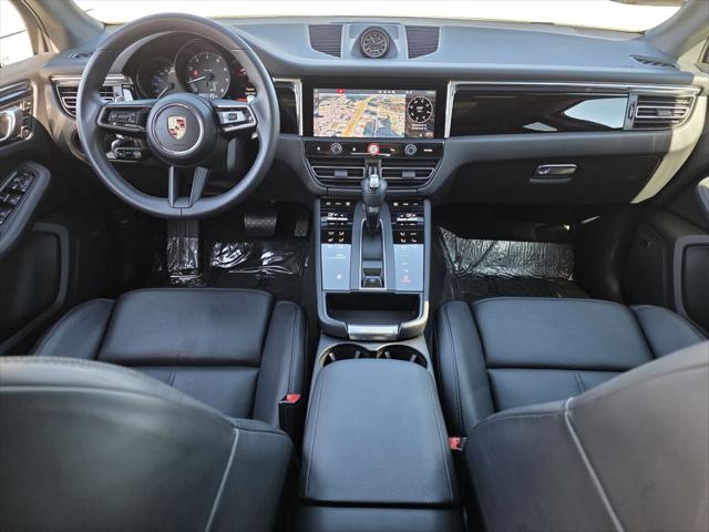2025 Porsche Macan Unknown