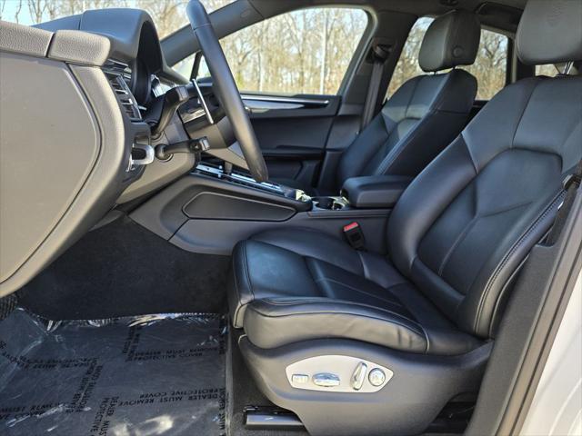 2025 Porsche Macan Unknown