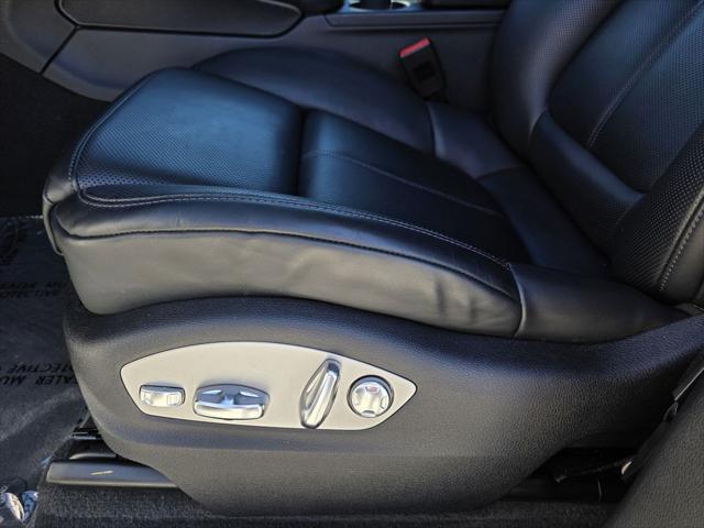 2025 Porsche Macan Unknown