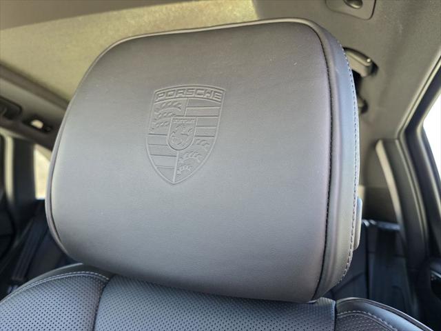 2025 Porsche Macan Unknown