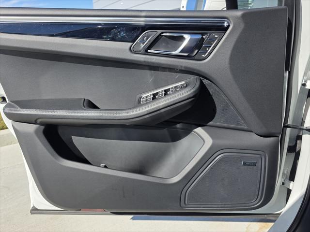 2025 Porsche Macan Unknown