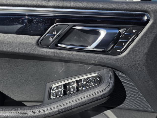 2025 Porsche Macan Unknown