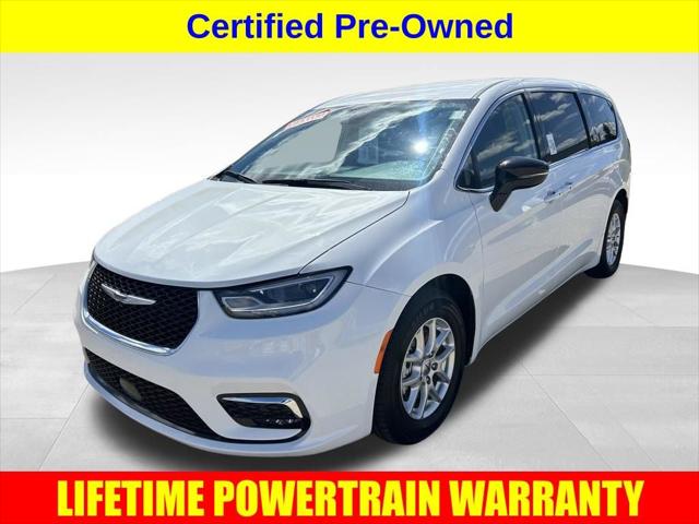 2023 Chrysler Pacifica Touring L for sale in Burlington, WI