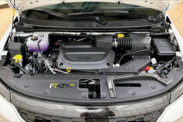 2027 Chrysler Pacifica Select